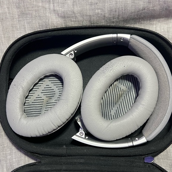 Bose QuietComfort 35 Series II QC35 Wireless Noise Cancelling Headphones Silver - Picture 5 of 16
